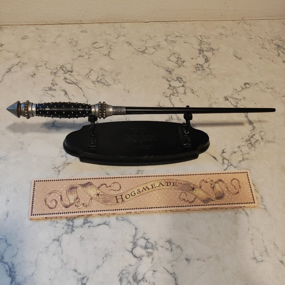 Wizarding World of Harry Potter Narcissa Malfoy Wand & Stand